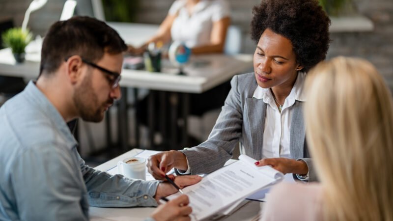 Como ler um contrato de financiamento antes de assinar
